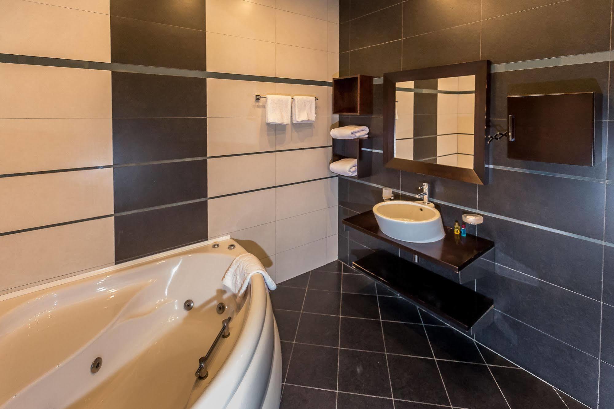 Bulvar Inn Baku Ngoại thất bức ảnh